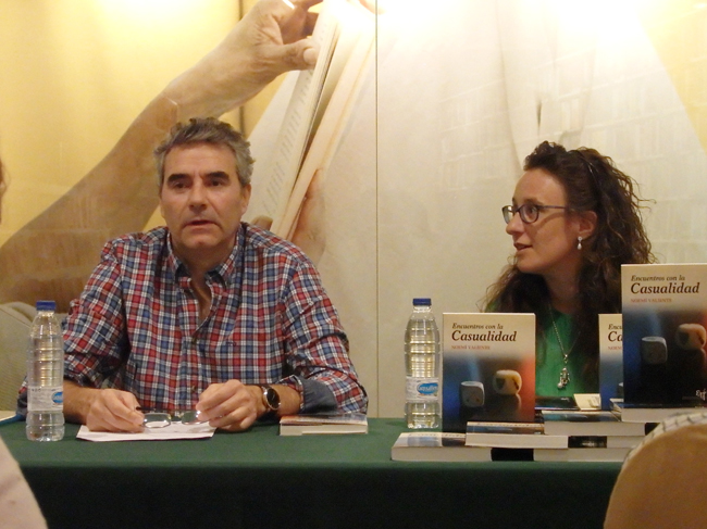 Luisjo Cuadrado y Noemí Valiente durante la presentación en la Casa del Libro. Fotogafía: Marco Temprano